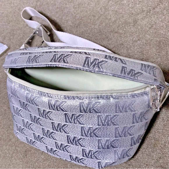 Michael Kors Women's Metallic Logo Jacquard Belt Bag NWT - Picture 7 of 8